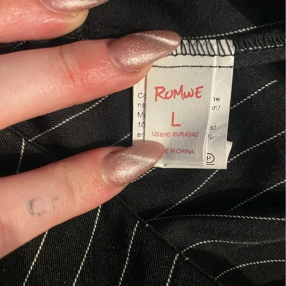 🌸Pin Stripe Buckle Detail Mini Skirt - Picture 2 of 3